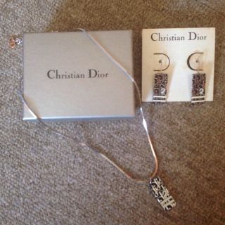 クリスチャンディオール(Christian Dior)のあおママ様ディオールピアスセット☆(ネックレス)