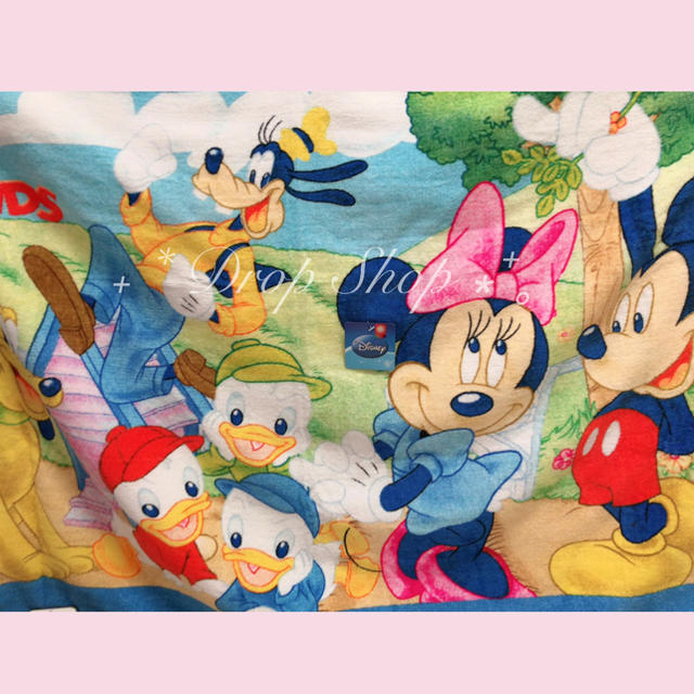 Disney(ディズニー)の𓊆 新品Disneyミッキーミニー仲間たち バスタオル 𓊇  エンタメ/ホビーのアニメグッズ(タオル)の商品写真