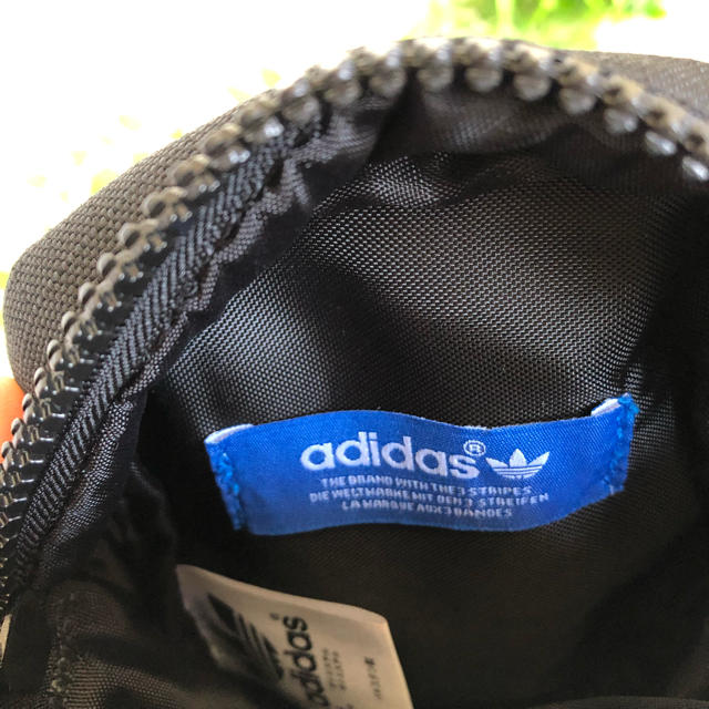 adidas(アディダス)の adidas  ミニショルダーバッグ   (中古品)     ※値下げ メンズのバッグ(ショルダーバッグ)の商品写真