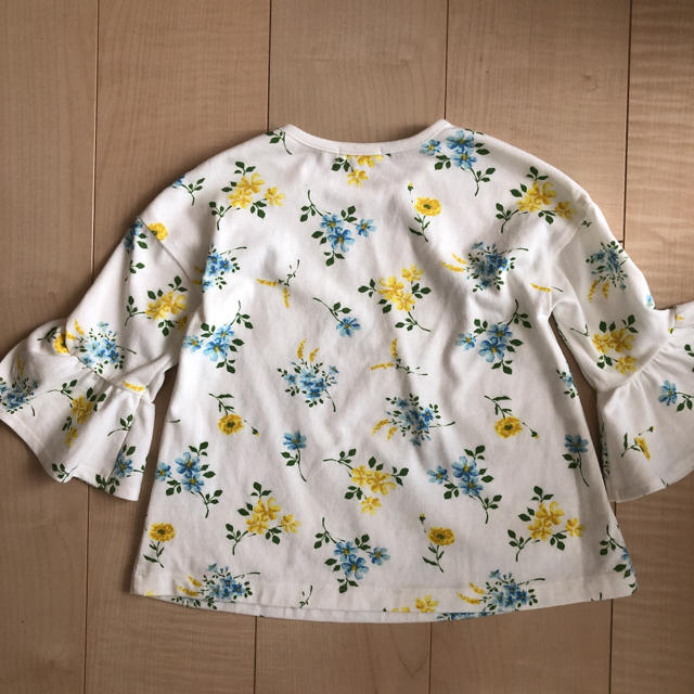 Seraph(セラフ)の美品 セラフ 袖フリルカットソートップス 110cm キッズ/ベビー/マタニティのキッズ服女の子用(90cm~)(Tシャツ/カットソー)の商品写真