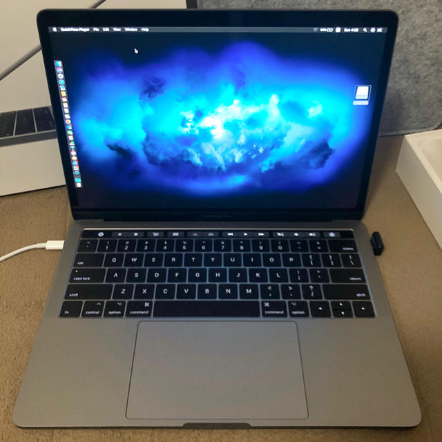 MacBookPro 13 Touch Bar MPXV2JA/A ほぼ未使用品