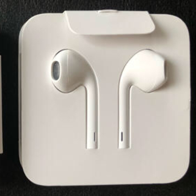 Apple(アップル)のiPhone 純正イヤホン スマホ/家電/カメラのオーディオ機器(ヘッドフォン/イヤフォン)の商品写真