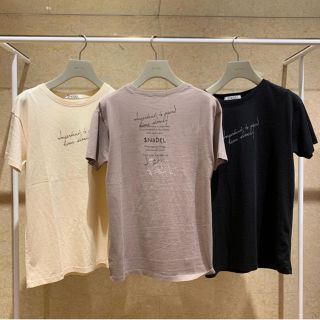 スナイデル(SNIDEL)のSNIDEL ドローイングロゴTシャツ(Tシャツ(半袖/袖なし))