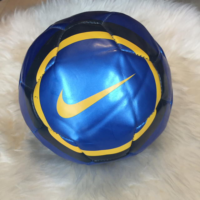 NIKE(ナイキ)のナイキ × ユベントス ボール スポーツ/アウトドアのサッカー/フットサル(ボール)の商品写真