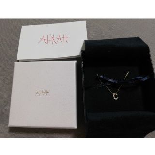 アーカー(AHKAH)のアーカーAHKAH　イニシャルネックレス　c 　箱　購入証明書付き(ネックレス)