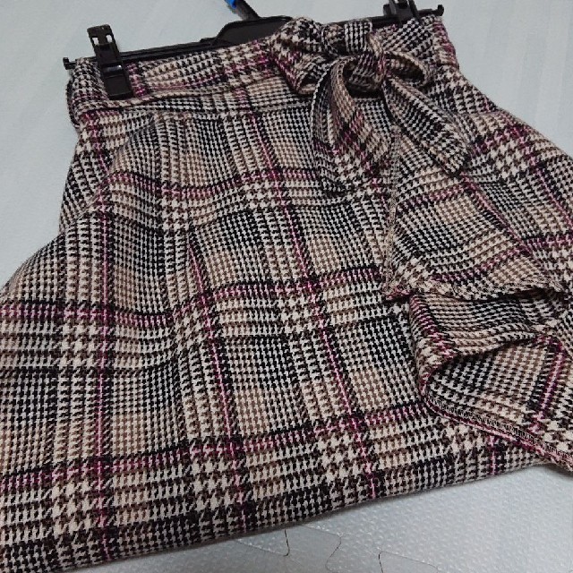 JUSGLITTY(ジャスグリッティー)のジャスグリッティー 変形グレンチェックスカート S レディースのスカート(ひざ丈スカート)の商品写真