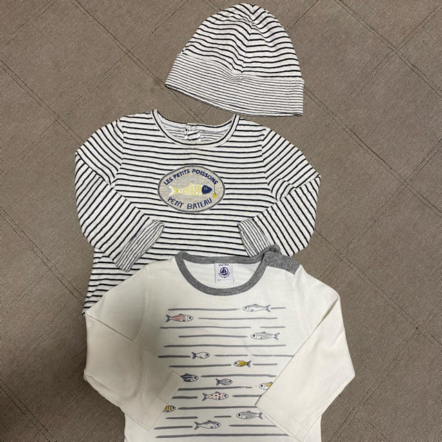 PETIT BATEAU(プチバトー)のプチバトー長袖Tシャツ帽子付き キッズ/ベビー/マタニティのベビー服(~85cm)(Ｔシャツ)の商品写真