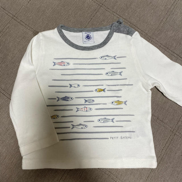 PETIT BATEAU(プチバトー)のプチバトー長袖Tシャツ帽子付き キッズ/ベビー/マタニティのベビー服(~85cm)(Ｔシャツ)の商品写真