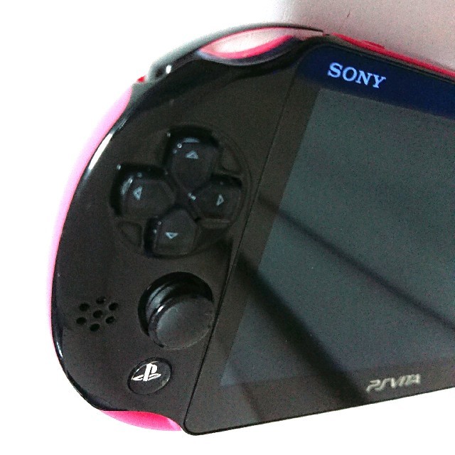 PlayStation Vita(プレイステーションヴィータ)の【美品】PlayStation Vita 本体  (ソフト同時購入値引) エンタメ/ホビーのゲームソフト/ゲーム機本体(携帯用ゲーム機本体)の商品写真