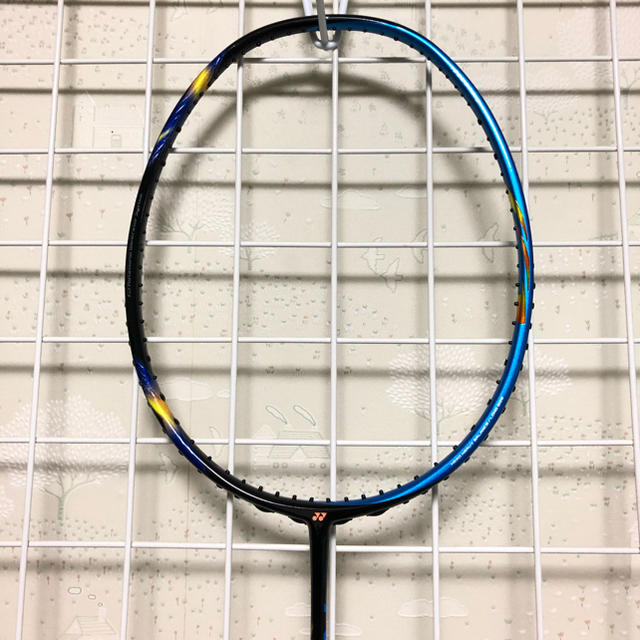 YONEX(ヨネックス)のアストロクス77 二本セット スポーツ/アウトドアのスポーツ/アウトドア その他(バドミントン)の商品写真