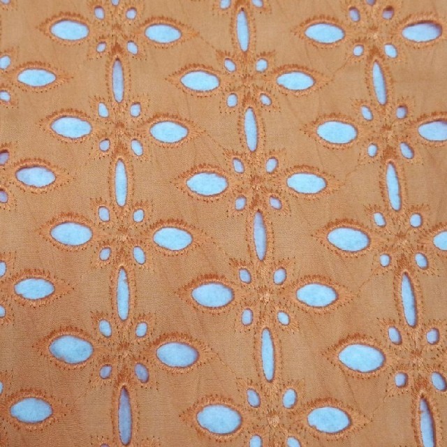国産　綿100%　高級　コットン　レース　刺繍　54×50　オレンジ ハンドメイドの素材/材料(生地/糸)の商品写真