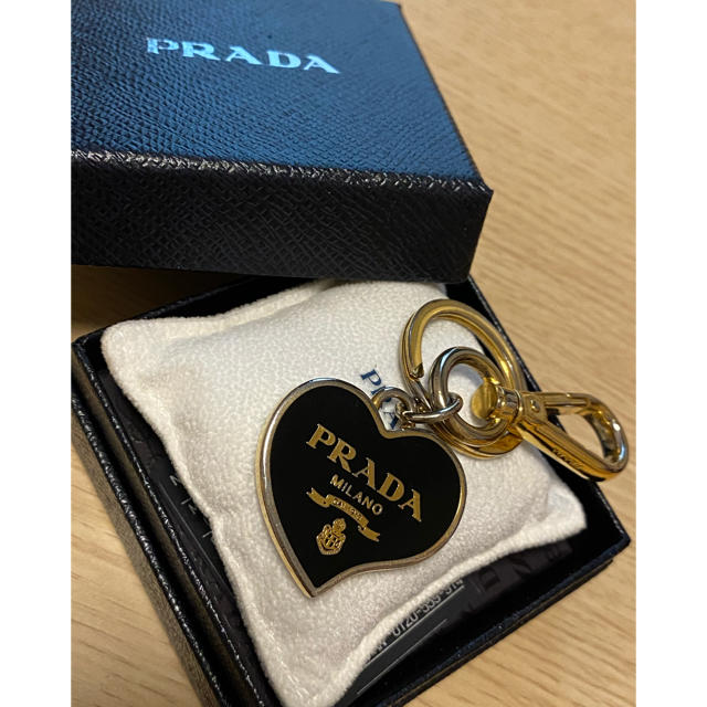 PRADA(プラダ)のPRADA ハート型チャーム　ブラック レディースのアクセサリー(チャーム)の商品写真