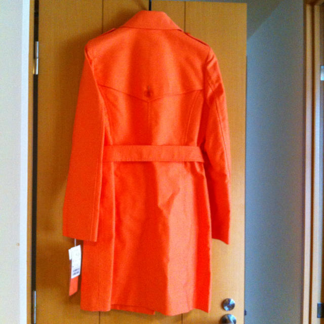 【新品】オレンジトレンチコート レディースのジャケット/アウター(トレンチコート)の商品写真