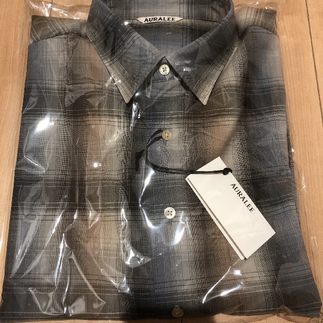COMOLI(コモリ)のauralee super light wool check shirt メンズのトップス(シャツ)の商品写真