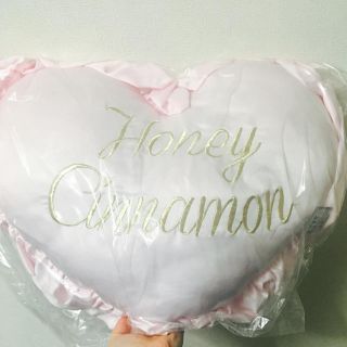 ハニーシナモン(Honey Cinnamon)のHoney Cinnamon クッション(クッション)