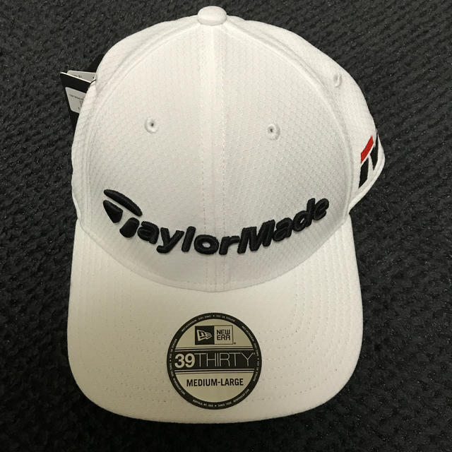 TaylorMade(テーラーメイド)の入手困難！NEW ERA テーラーメイド ツアーキャップ新品 未使用 帽子 スポーツ/アウトドアのゴルフ(ウエア)の商品写真