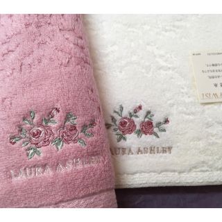 ローラアシュレイ(LAURA ASHLEY)の値下【新品】ローラアシュレイ フェイスタオル ウィルトン 2枚☆バラ 白 ピンク(タオル/バス用品)