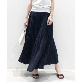 アパルトモンドゥーズィエムクラス(L'Appartement DEUXIEME CLASSE)のアパルトモン Pleats Skirt ネイビー(ロングスカート)