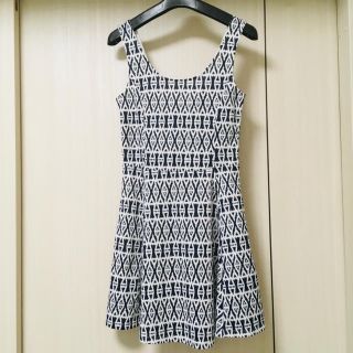 エイチアンドエム(H&M)の【新品同様】H&M ワンピース 柄ワンピース 夏 Aライン エイチアンドエム(ひざ丈ワンピース)