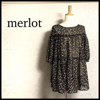 メルロー(merlot)の新品 メルロー merlot フラワー柄シフォン切替ブラウス 花柄 黒 FREE(シャツ/ブラウス(半袖/袖なし))