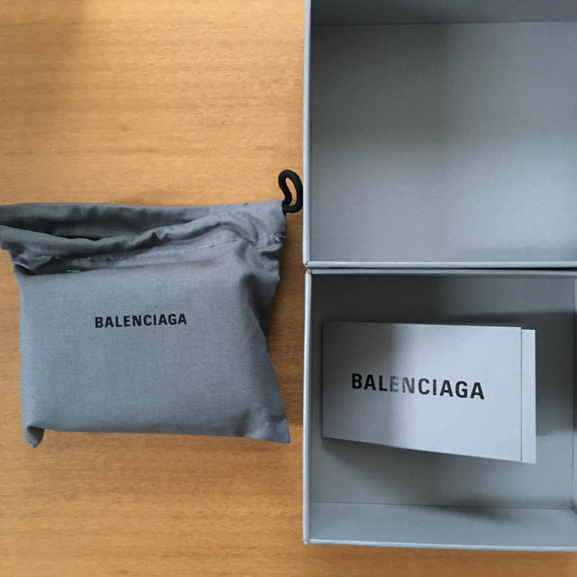 Balenciaga(バレンシアガ)の正規品 新品未使用 バレンシアガ 三つ折りミニ財布 ブラック メンズのファッション小物(折り財布)の商品写真