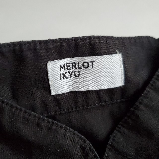 merlot(メルロー)のmerlot ikyu チャイナシャツ　黒　アシンメトリー　長袖 レディースのトップス(シャツ/ブラウス(長袖/七分))の商品写真