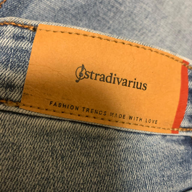 stradivarius　デニム　ダメージジーンズ　綿100％　ボタンフライ