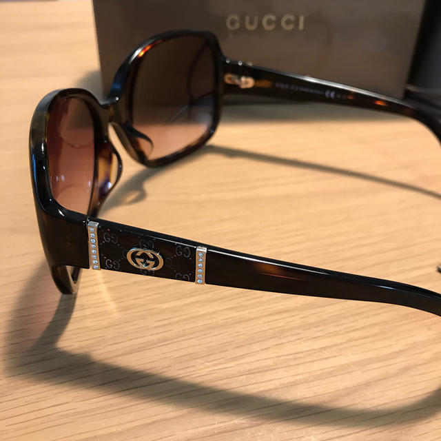 Gucci(グッチ)の【最終値下げ】GUCCI グッチ　サングラス　レディース レディースのファッション小物(サングラス/メガネ)の商品写真