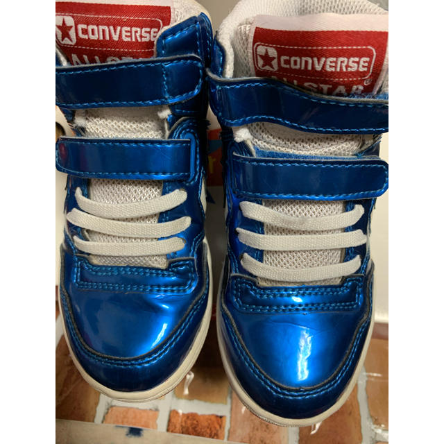 CONVERSE(コンバース)の〖レア〗CONVERSE メタリックブルー キッズ/ベビー/マタニティのキッズ靴/シューズ(15cm~)(スニーカー)の商品写真