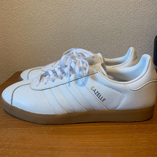 adidas アディダス スニーカー　ガゼル　gazelle 白　ガッツレー