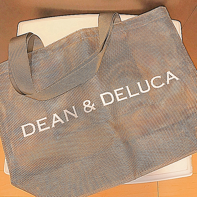 DEAN & DELUCA(ディーンアンドデルーカ)の新品未使用 ＊ DEAN&DELUCA メッシュトートバッグ シルバーL レディースのバッグ(トートバッグ)の商品写真