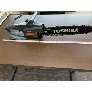 トウシバ(東芝)のTOSHIBA 100v チェーンソー　300mm (工具/メンテナンス)