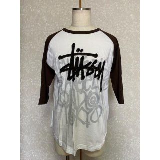 ステューシー(STUSSY)の《STUSSY》ステューシーラグランスリーブTシャツ ブラウン 【67】(Tシャツ/カットソー(七分/長袖))