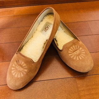 アグ(UGG)のUGG アグ  フラットシューズ　USA8 25センチ(スリッポン/モカシン)