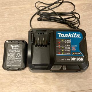 マキタ(Makita)のマキタ makita 10.8V スライドバッテリー&充電器(工具/メンテナンス)