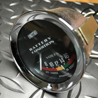 Smiths スミス　Battery condition gauge. 電圧計　(車内アクセサリ)