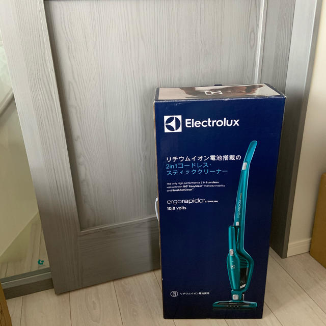 Electrolux(エレクトロラックス)のElectrolux 2in1コードレススティッククリーナー掃除機 スマホ/家電/カメラの生活家電(掃除機)の商品写真