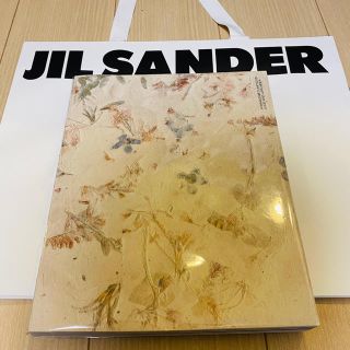 ジルサンダー(Jil Sander)の【ブックカバー付き】a magazine curated by (アート/エンタメ)