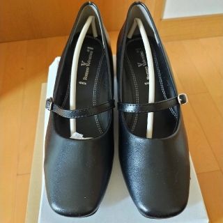 新品   ローヒールパンプス  ２４(ローファー/革靴)