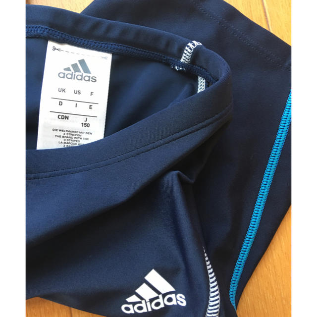 adidas(アディダス)のアリエル様✨　新品　未使用　adidas アディダス 水着　150 ネイビー　紺 キッズ/ベビー/マタニティのキッズ服男の子用(90cm~)(水着)の商品写真