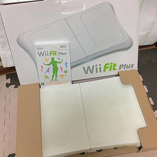 ウィー(Wii)の任天堂＊Ｗii バランスボード＆Wii Fit plus (家庭用ゲームソフト)