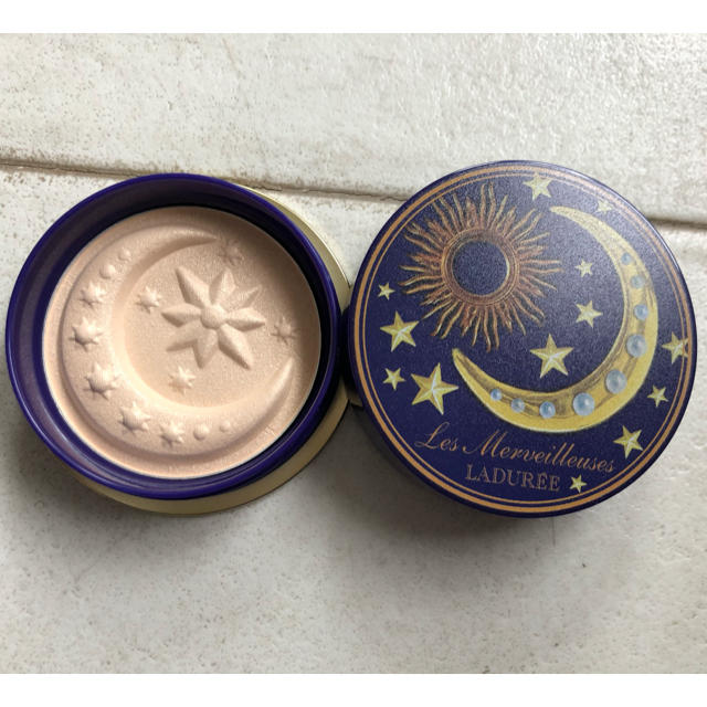 Les Merveilleuses LADUREE(レメルヴェイユーズラデュレ)の限定 シマリング プレスト パウダー 103 新品せ コスメ/美容のベースメイク/化粧品(フェイスパウダー)の商品写真