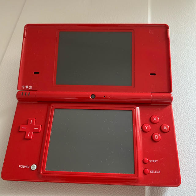 ニンテンドーDS(ニンテンドーDS)のニンテンドー DSi 本体　レッド　中古品 エンタメ/ホビーのゲームソフト/ゲーム機本体(携帯用ゲーム機本体)の商品写真