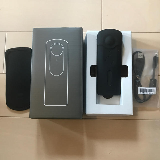 RICOH(リコー)の値下げ！RICOH THETA V 中古極上美品 スマホ/家電/カメラのカメラ(コンパクトデジタルカメラ)の商品写真