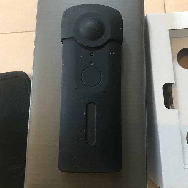 RICOH(リコー)の値下げ！RICOH THETA V 中古極上美品 スマホ/家電/カメラのカメラ(コンパクトデジタルカメラ)の商品写真