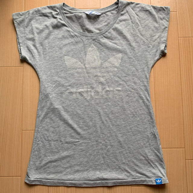 adidas(アディダス)のアディダスオリジナルス　ロゴTシャツ レディースのトップス(Tシャツ(半袖/袖なし))の商品写真