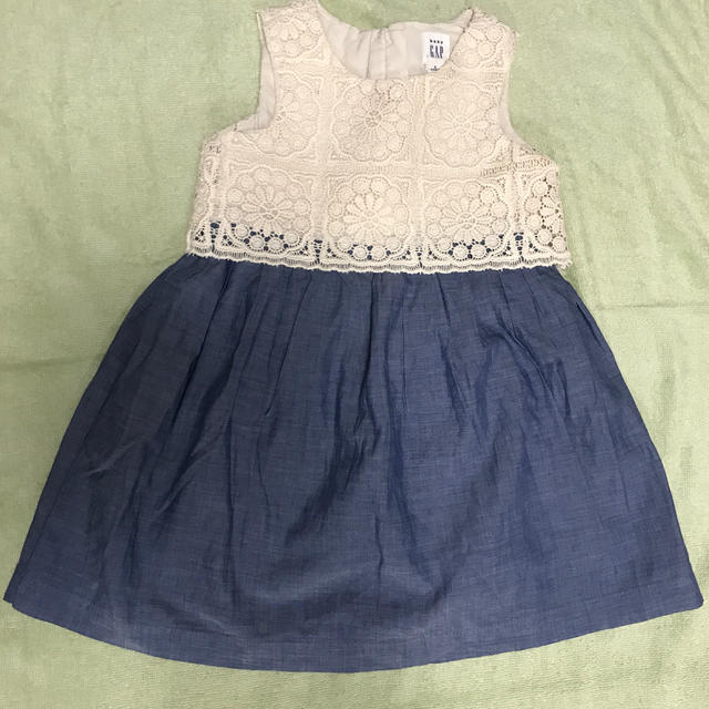 babyGAP(ベビーギャップ)のGAP レースワンピース　95CM キッズ/ベビー/マタニティのキッズ服女の子用(90cm~)(ワンピース)の商品写真