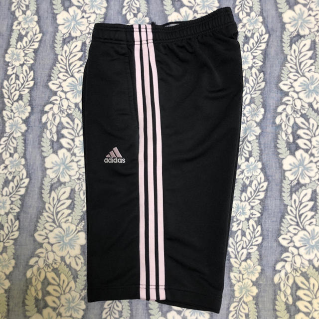 adidas(アディダス)のadidas ハーフパンツ【中古】 スポーツ/アウトドアのスポーツ/アウトドア その他(その他)の商品写真