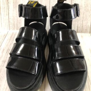 ドクターマーチン(Dr.Martens)の美品 ドクターマーチン☆☆ＣＬＡＲＩＳＳＡ☆☆厚底サンダル ブラックパテントレザ(サンダル)