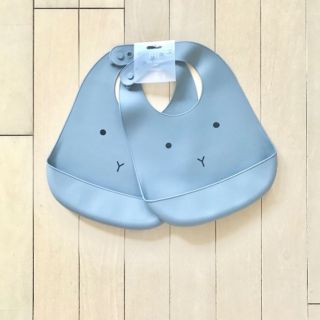 ベビービョルン(BABYBJORN)の新品✦Liewood ラビット シリコンお食事スタイ(1枚)(お食事エプロン)